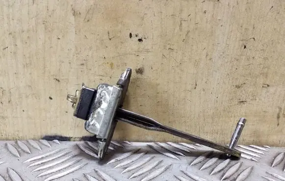 Opel Frontera B Rear door check strap stopper