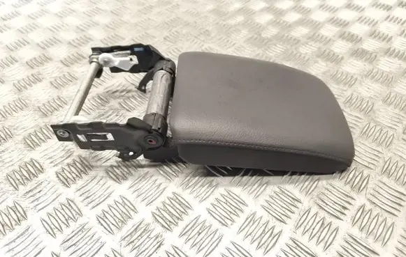 Volkswagen Golf V Armrest 