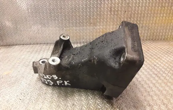 Mercedes-Benz C W203 Engine mounting bracket 6112230704 A6112230704