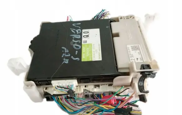 Toyota Verso Fuse module 52L70