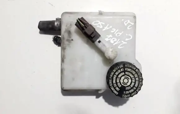 Brake fluid reservoir