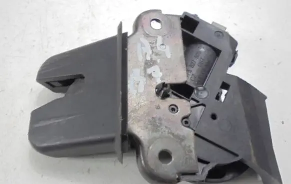 Tailgate/trunk/boot lock/catch/latch