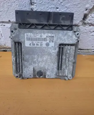Volkswagen Jetta V Engine control unit/module 03C906056DP 1039S16631 0261S02359