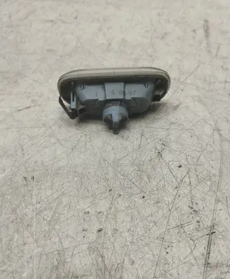 Audi 80 90 S2 B4 Front fender indicator light 8E0949127