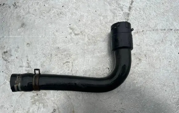 Volkswagen Touran I Engine coolant pipe/hose 8D0121101K