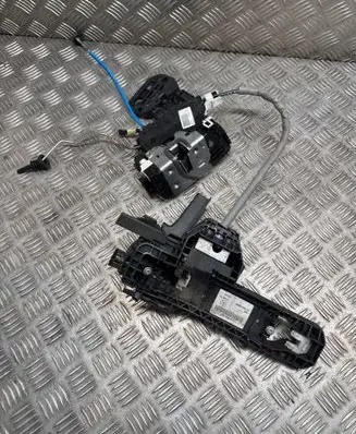 Mercedes-Benz A W176 Front door lock A1667200735 ZGS002