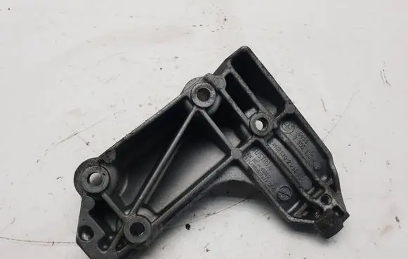 BMW 3 E90 E91 A/C compressor mount bracket 7505980 24168110 AC46000