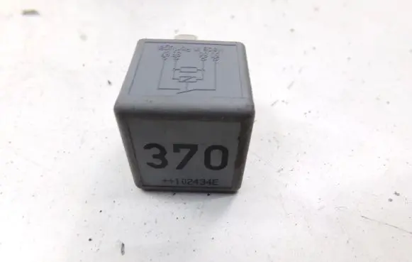 Volkswagen PASSAT CC Other relay 8D0951253