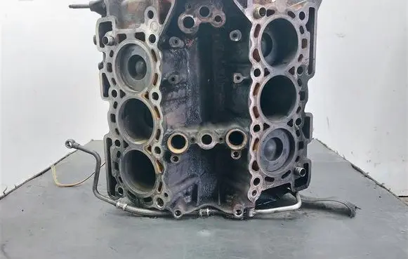 Citroen C6 Engine block DT17TED4