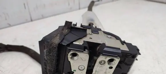 Nissan Qashqai Front door lock