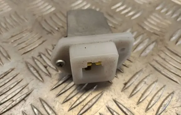 Nissan Pulsar Heater blower motor/fan resistor 4BA0A5G11