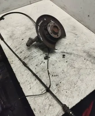 Rear wheel hub spindle/knuckle