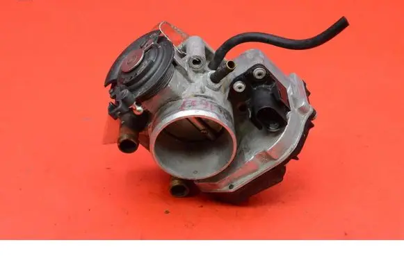Volkswagen PASSAT B5 Throttle body valve 058133063H