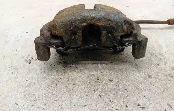 Volkswagen Touran I Front brake caliper