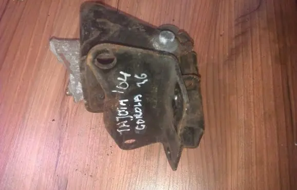 Toyota Corolla E120 E130 Engine mount bracket