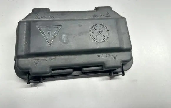 BMW 4 F32 F33 Fuse box cover 9224872