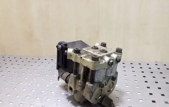 Volkswagen Transporter - Caravelle T4 ABS Pump 0265201037