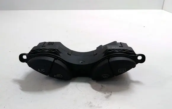 Ford Focus Windscreen/window heater switch 98AG19A945CF