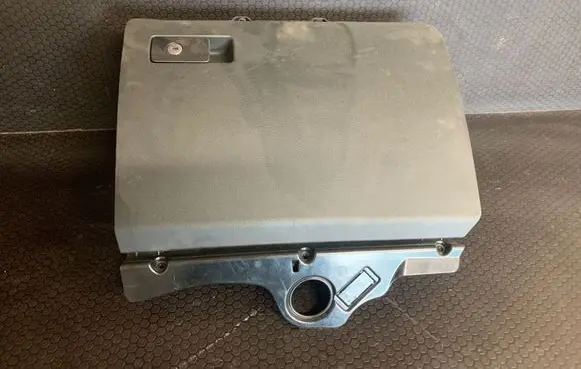 Volkswagen PASSAT B6 Glove box T00242261 P0108696 3C1857114