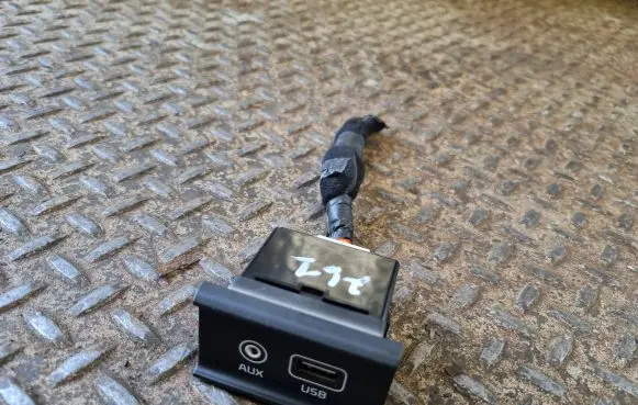 USB socket connector