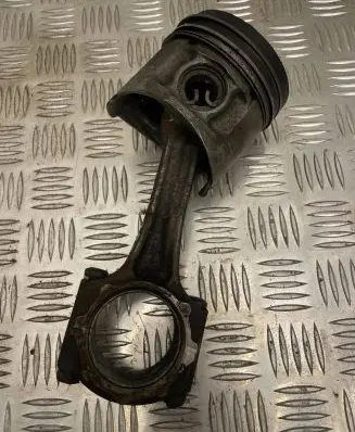 Mitsubishi Pajero Piston with connecting rod