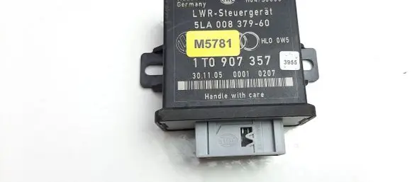 Volkswagen Touran I Light module LCM 1T0907357 M5781