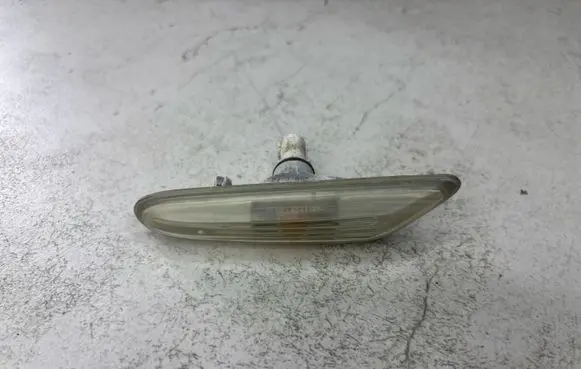 BMW 5 E60 E61 Front fender indicator light 8382104