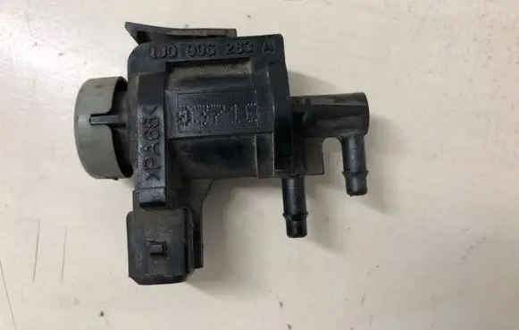 Audi A4 S4 B6 8E 8H Turbo solenoid valve 1J0906283A