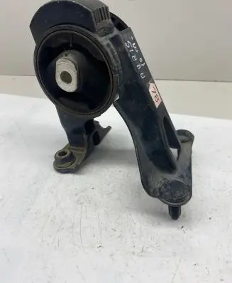 Toyota Auris 150 Engine mount bracket