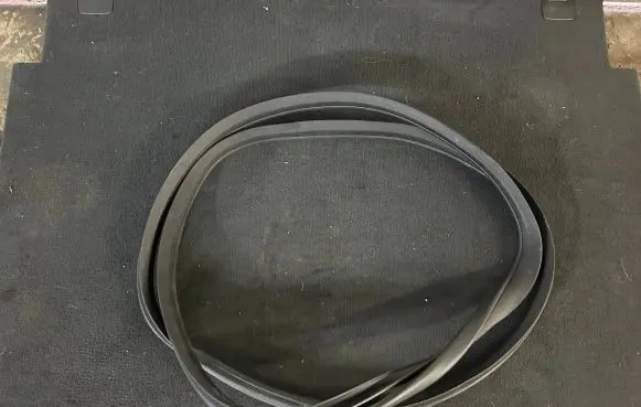 Mercedes-Benz E AMG W212 Rear door rubber seal (on body) A2126970151