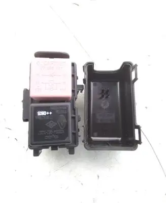 Renault Scenic II - Grand scenic II Fuse module 20240041 7700821864