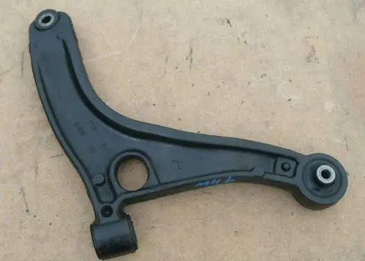 Opel Movano B Front lower control arm/wishbone 125697412