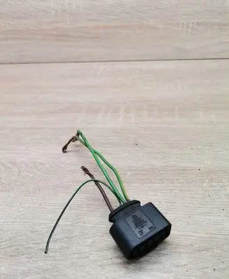 Volkswagen Touran I Plug wire 1J0973724