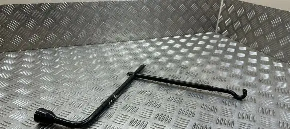 Jeep Grand Cherokee Wheel nut wrench 