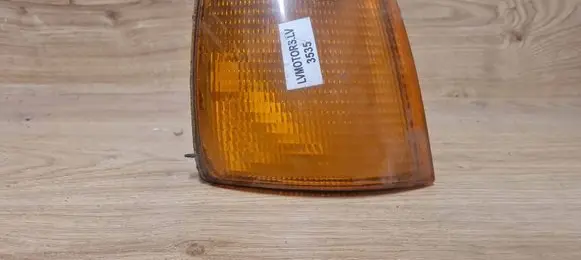 Volkswagen PASSAT B3 Front indicator light 357953050