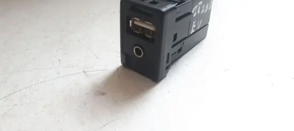 Lexus CT 200H USB socket connector 8619048030