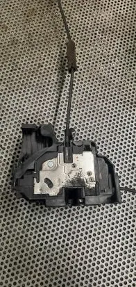 Renault Master III Front door lock 683020010R