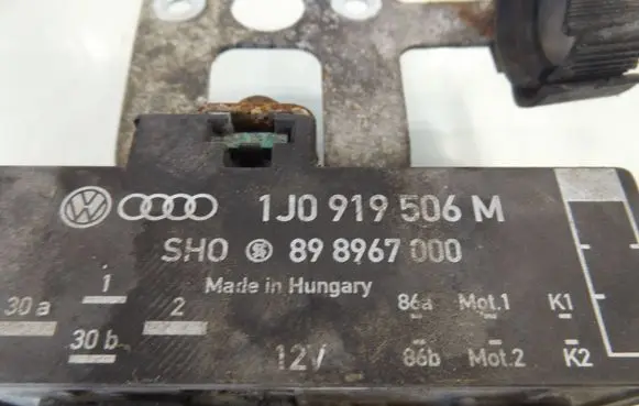 Volkswagen Polo IV 9N3 Coolant fan relay 1J0919506M