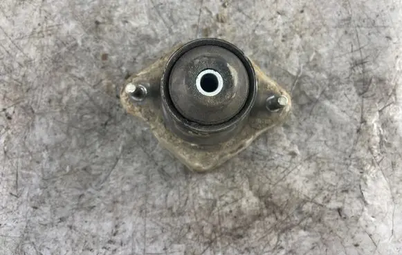 Dodge Caliber Front shock absorber mounting bracket 