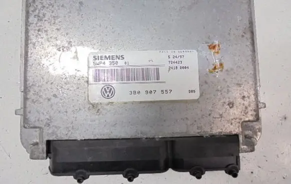 Volkswagen PASSAT B5 Engine control unit/module ECU 3B0907557
