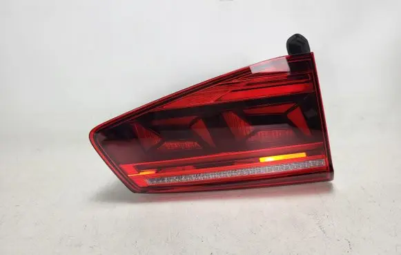 Tailgate rear/tail lights