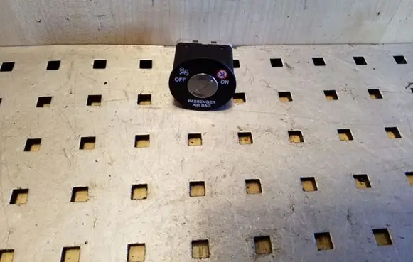 Hyundai i40 Passenger airbag on/off switch 