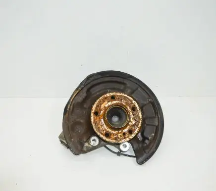 Mercedes-Benz CLA C117 X117 W117 Rear wheel hub 2460306