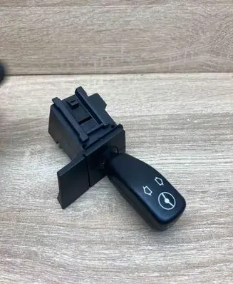 BMW 5 E39 Steering wheel adjustment handle/lever 8373901 01800000
