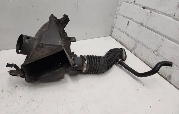 Nissan X-Trail T30 Air filter box 1026323S01