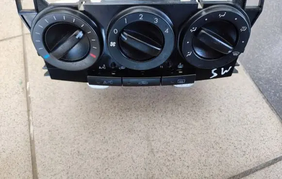 Mazda 5 Climate control/heater control trim 