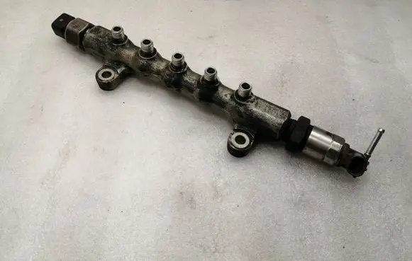Toyota Avensis T250 Fuel main line pipe 238100R020