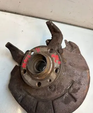 Skoda Fabia Mk2 (5J) Front wheel hub spindle knuckle 7554363