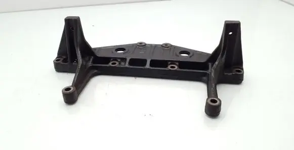 Mitsubishi Pajero Gearbox mounting bracket 