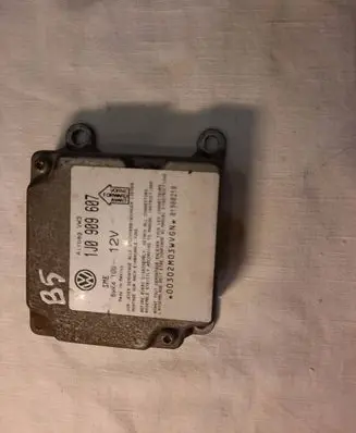 Volkswagen PASSAT B5 Airbag control unit/module 1J0909607 01980218